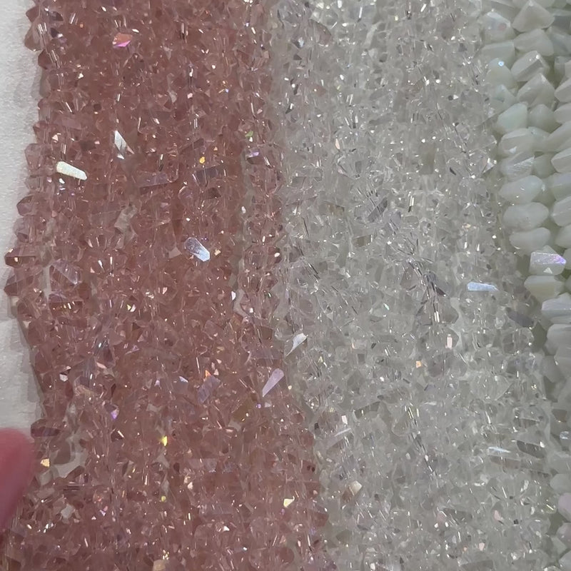 Perles d’espacement en cristal triangulaires, perles triangulaires en verre à facettes, brin de 95 perles