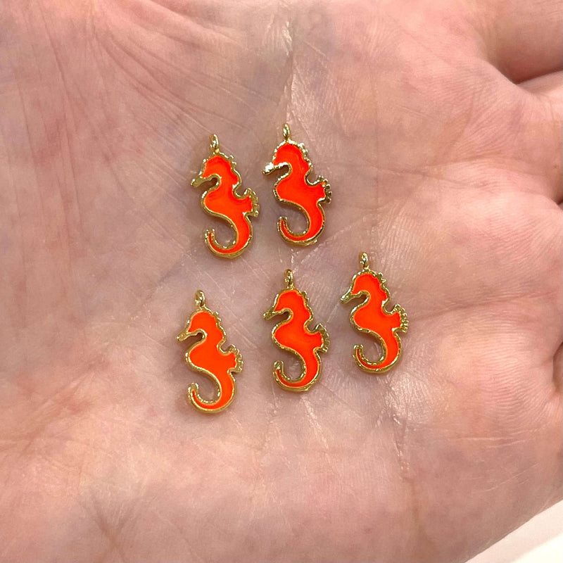 Charms hippocampe émaillés orange néon plaqué or 24 carats, 5 pièces dans un paquet